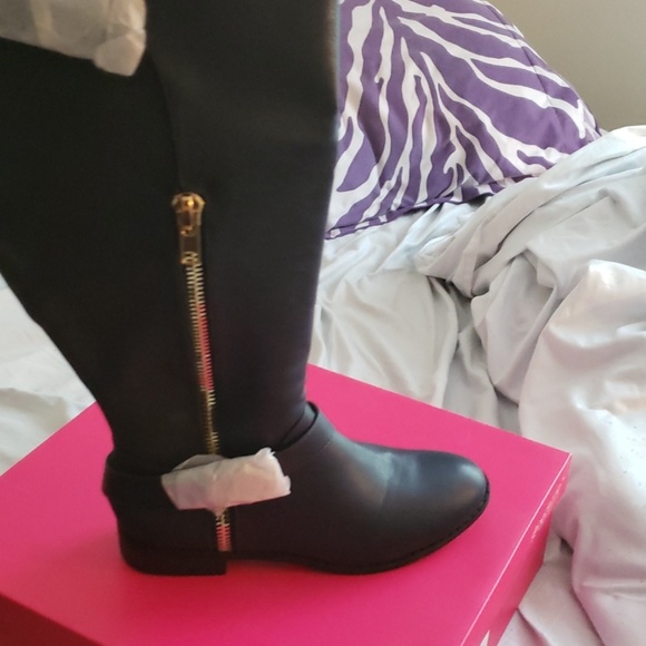 Shoes - Picture 1 of 4